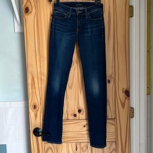 Straight and sweet mid rise. Like new!